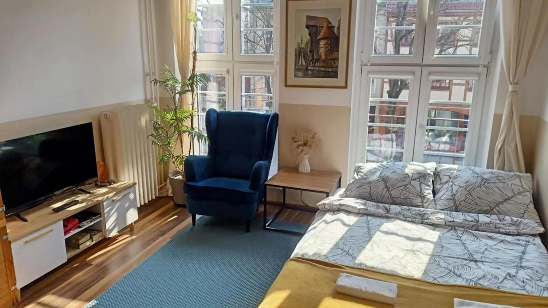 Old Town Crane Apartment location